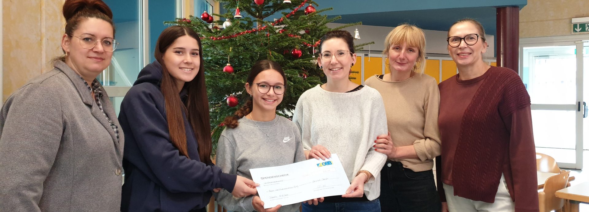 Scheckübergabe Genial Sozial
